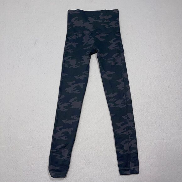 SPANX High Rise Seamless Leggings Black Camo Size Small Look At‎ Me Now - Picture 8 of 9